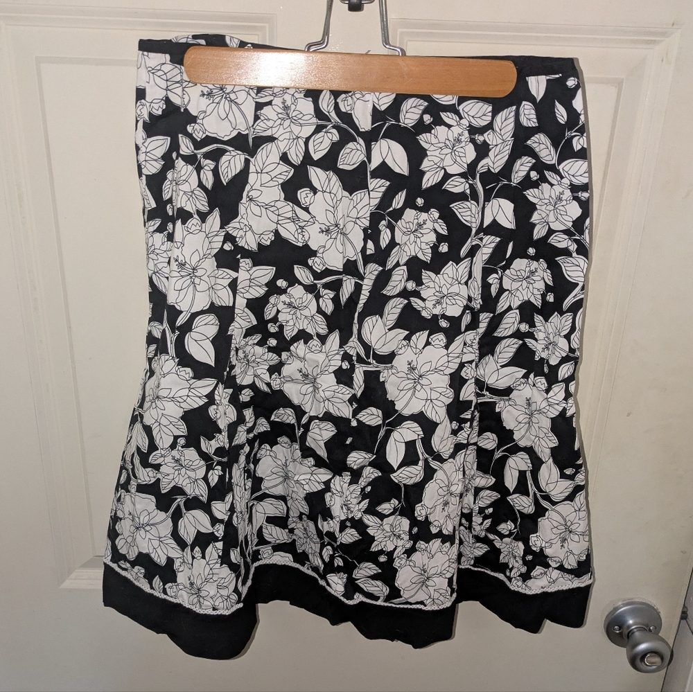 Dressbarn Black and White Floral A-Line Skirtbarn
